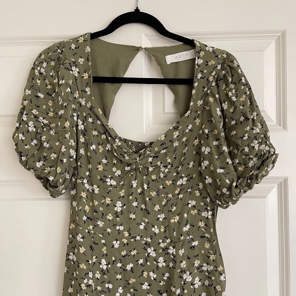 Astr Dresses & Skirts - ASTR Bubble Sleeve Sweetheart Slit Maxi Dress